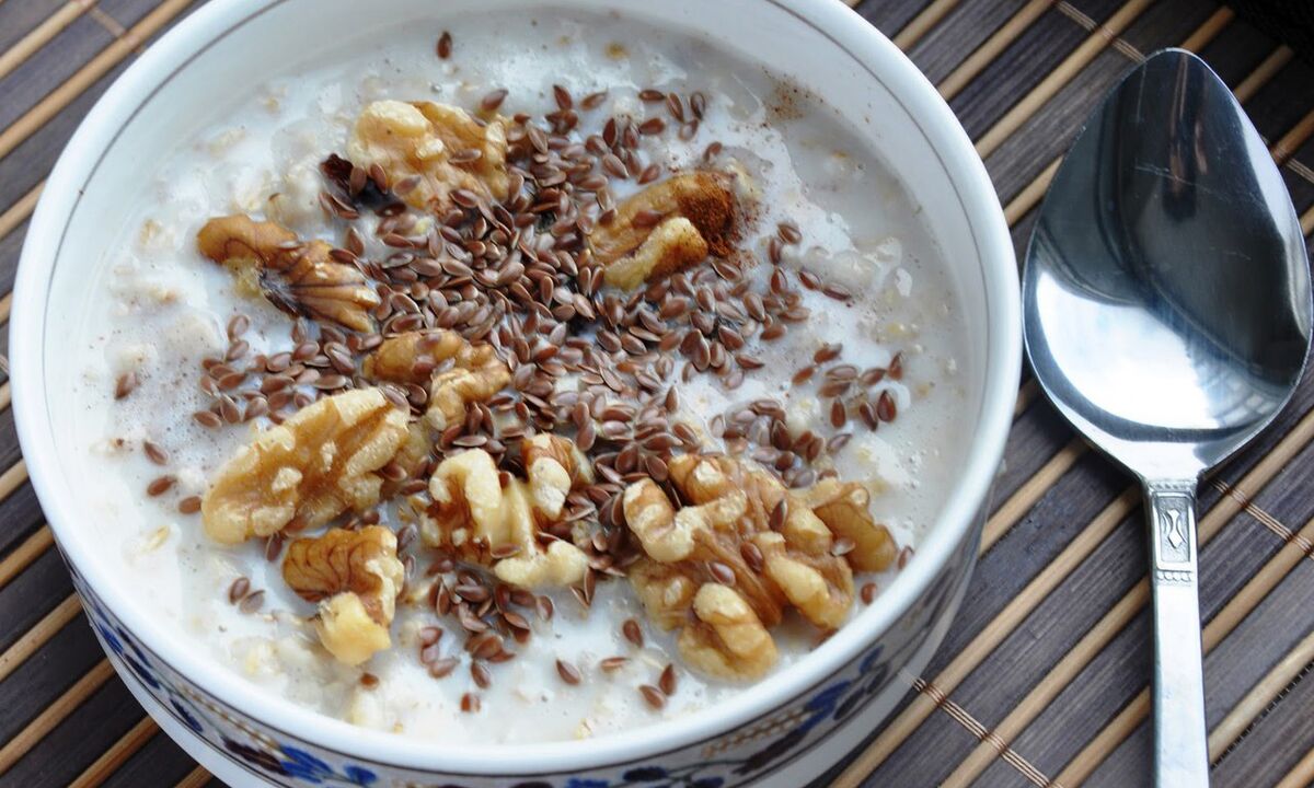 Каша од ланеног семена са млеком - здрав доручак у исхрани оних који губе тежину