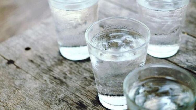 Када користите диуретике за губитак тежине, морате пити пуно воде. 